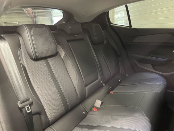 Peugeot 408 Hybrid 145 e-DCS6 Allure Noir