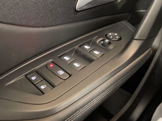 Peugeot 408 Hybrid 145 e-DCS6 Allure Noir