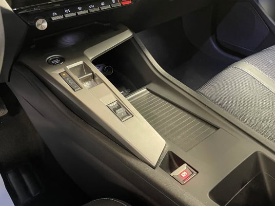 Peugeot 408 Hybrid 145 e-DCS6 Allure Noir