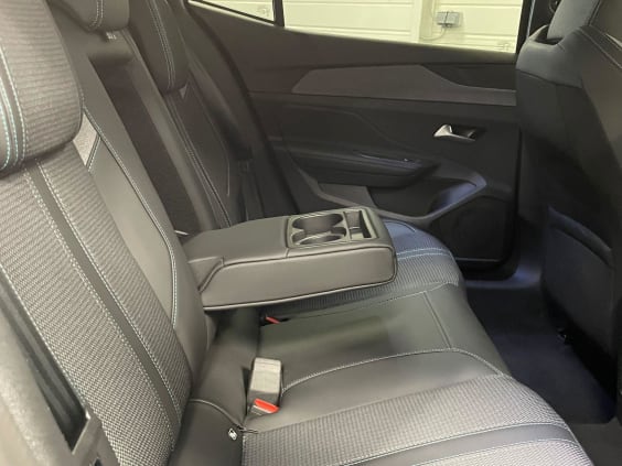 Peugeot 408 Hybrid 145 e-DCS6 Allure Noir