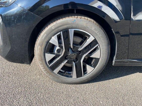 Peugeot 208 208 HYBRID 110CH E-DCS6 ALLURE Noir Perla Metal