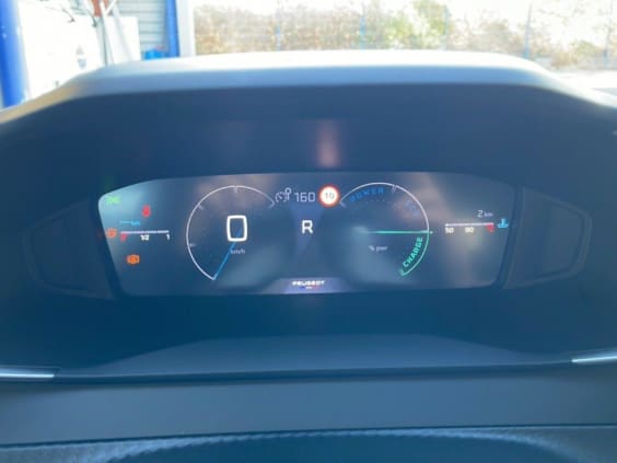 Peugeot 208 208 HYBRID 110CH E-DCS6 ALLURE Noir Perla Metal