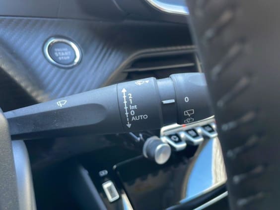 Peugeot 208 208 HYBRID 110CH E-DCS6 ALLURE Noir Perla Metal
