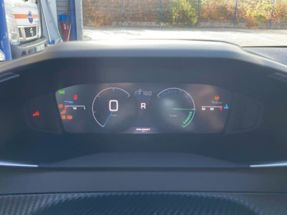 Peugeot 208 208 HYBRID 110CH E-DCS6 ALLURE Blanc Okenite Metal