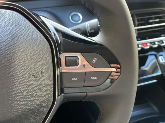 Peugeot 208 208 HYBRID 110CH E-DCS6 ALLURE Blanc Okenite Metal