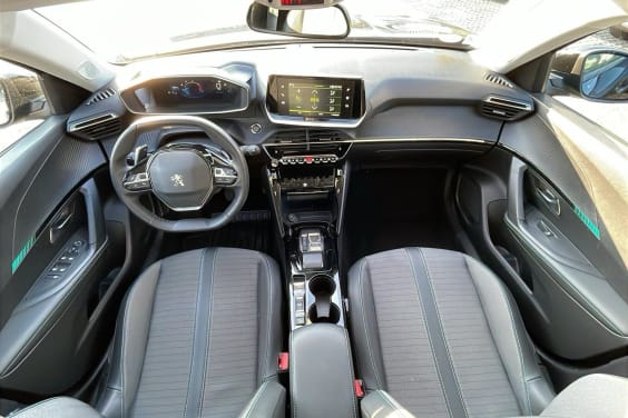 Peugeot 2008 BlueHDi 130 S&S EAT8 Allure Pack Noir Perla Nera