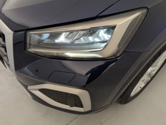 Audi Q2 30 TFSI 110 BVM6 Design Bleu Navarre