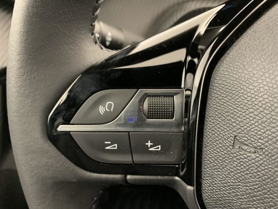 Peugeot 2008 Hybrid 145 e-DCS6 Allure Rouge Elixir