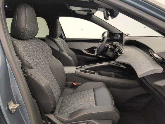 Peugeot 5008 HYBRID 145 CH E-DCS6 ALLURE Bleu Ingaro