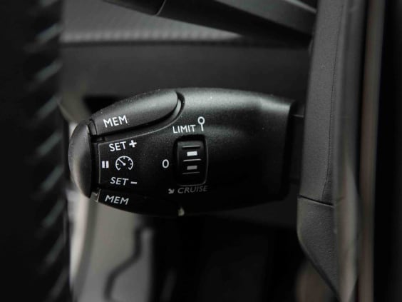 Peugeot 2008 1.2 T 100 Allure Gris
