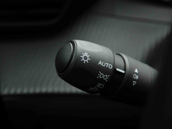Peugeot 208 HYBRID 110 AUT ALLURE Gris