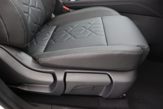 Nissan QASHQAI 1.3 DIG-T MILD HYBRID 158 HP X-TRONIC TEKNA White