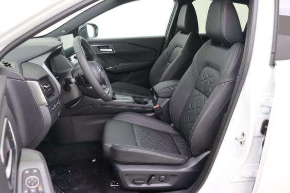 Nissan QASHQAI 1.3 DIG-T MILD HYBRID 158 HP X-TRONIC TEKNA White