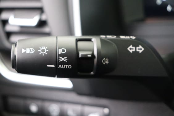 Nissan QASHQAI 1.3 DIG-T MILD HYBRID 158 HP X-TRONIC TEKNA White