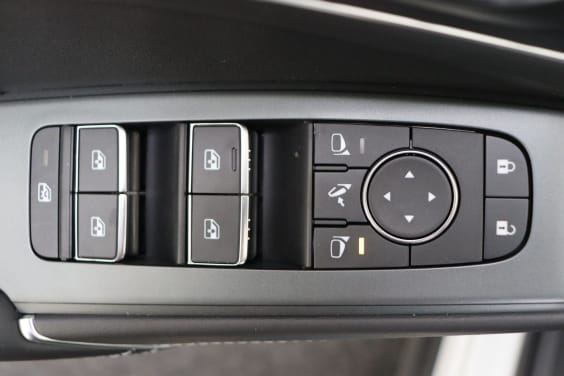 Nissan QASHQAI 1.3 DIG-T MILD HYBRID 158 HP X-TRONIC TEKNA White