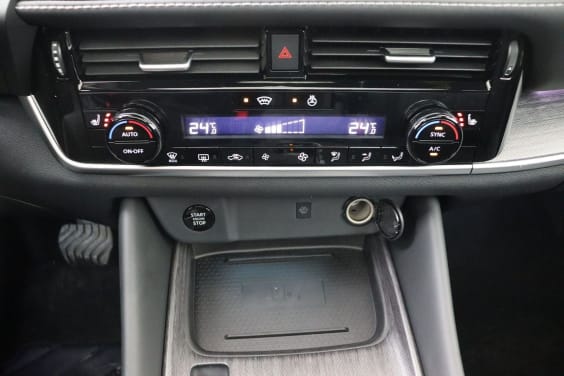 Nissan QASHQAI 1.3 DIG-T MILD HYBRID 158 HP X-TRONIC TEKNA White