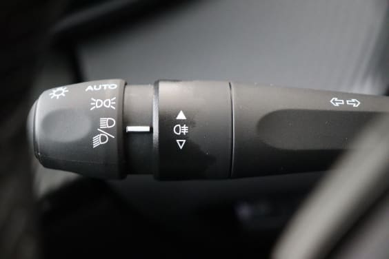 Peugeot 2008 Turbo 100 ch BVM6 Allure Blanc Okénite