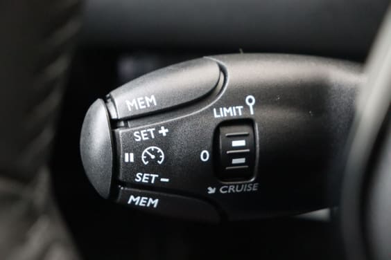 Peugeot 2008 Turbo 100 ch BVM6 Allure Gris Selenium