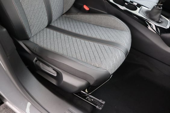 Peugeot 2008 Turbo 100 ch BVM6 Allure Gris Selenium