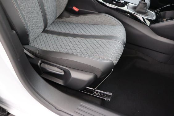 Peugeot 2008 Turbo 100 ch BVM6 Allure Blanc Okénite