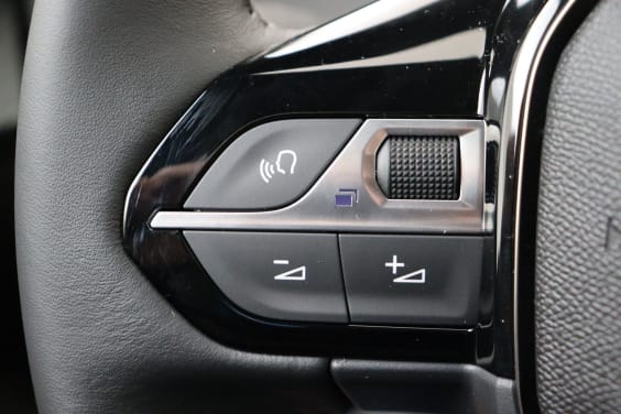 Peugeot 2008 Turbo 100 ch BVM6 Allure Blanc Okénite
