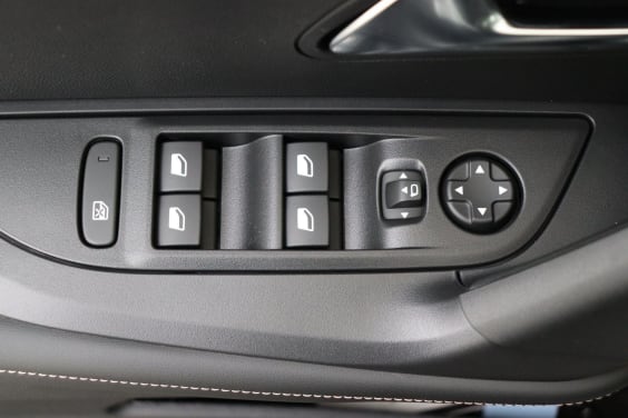 Peugeot 2008 Turbo 100 ch BVM6 Allure Blanc Okénite