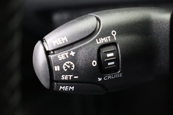 Peugeot 2008 Turbo 100 ch BVM6 Allure Gris Selenium