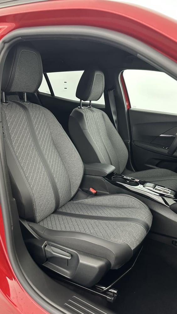 Peugeot 2008 2008 II 1.2 Hybrid 145ch Allure e-DCS6 Rouge Elixir