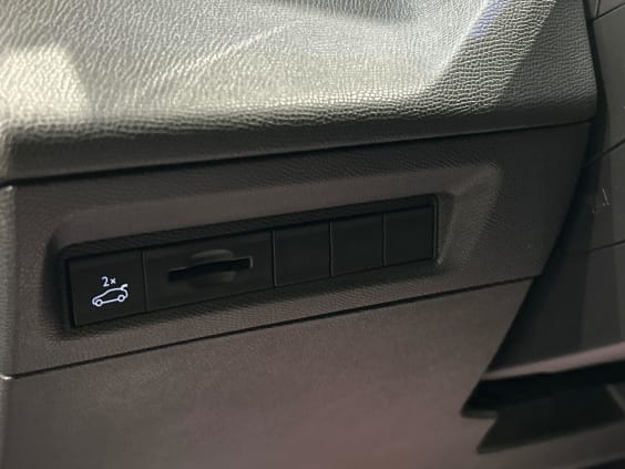 Peugeot 308 SW GT Hybrid 145 ch e-DCS6 Gris