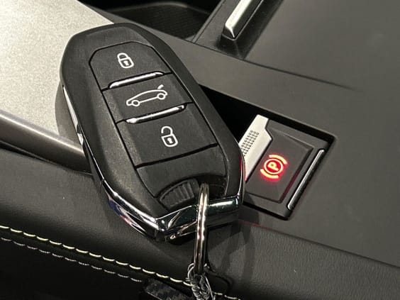 Peugeot 308 SW GT Hybrid 145 ch e-DCS6 Gris