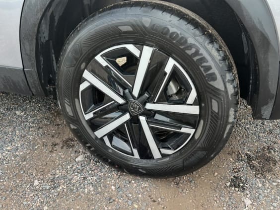 Peugeot 2008 1.2 hybrid 145 style e-dcs6 Gris