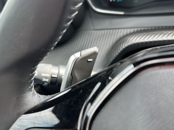 Peugeot 2008 1.2 hybrid 145 style e-dcs6 Gris