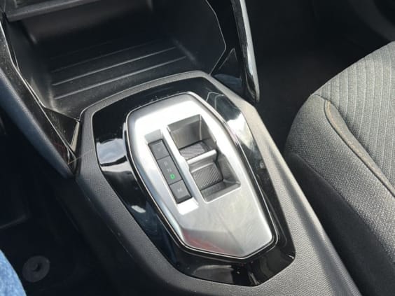 Peugeot 2008 1.2 hybrid 145 style e-dcs6 Gris