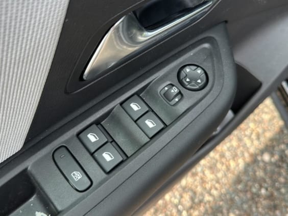 Citroën C4 X 1.2 hybride 145 max e-dcs6 Noir