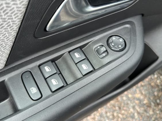 Citroën C4 1.5 bluehdi 130 max automatique Gris