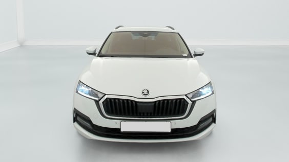 Skoda Octavia Combi 2.0 TDI 150 ch DSG7 Ambition Blanc Lune