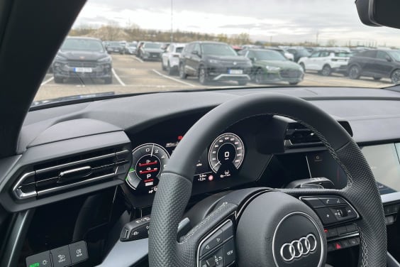 Audi A3 SPORTBACK NOUVELLE 45 TFSI E HYBRIDE RECHARGEABLE 272 S TRONIC 6 S LINE Bleu Navarre