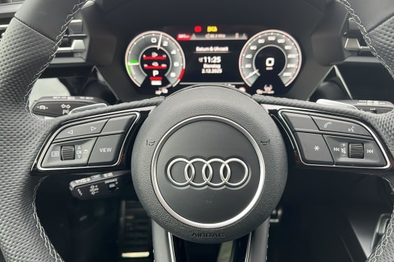 Audi A3 SPORTBACK NOUVELLE 45 TFSI E HYBRIDE RECHARGEABLE 272 S TRONIC 6 S LINE Bleu Navarre