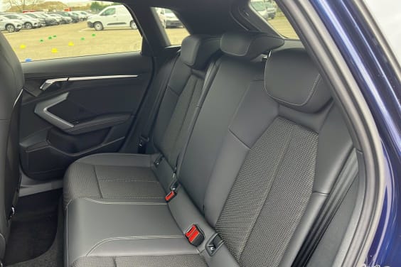 Audi A3 SPORTBACK NOUVELLE 45 TFSI E HYBRIDE RECHARGEABLE 272 S TRONIC 6 S LINE Bleu Navarre
