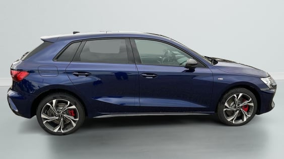 Audi A3 SPORTBACK NOUVELLE 45 TFSI E HYBRIDE RECHARGEABLE 272 S TRONIC 6 S LINE Bleu Navarre