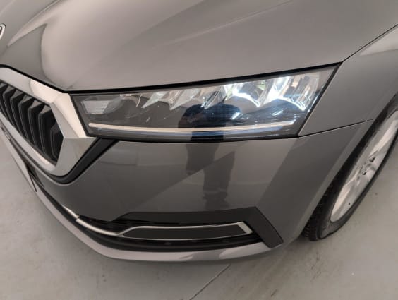 Skoda Octavia Combi 2.0 TDI 150 CH DSG7 BUSINESS Gris Graphite