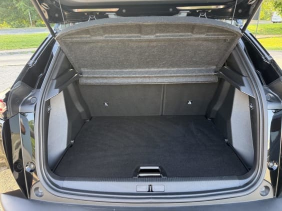 Peugeot 2008 Hybrid 145 e-DCS6 Allure Noir Perla Nera