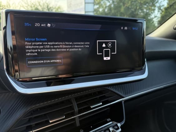 Peugeot 2008 Hybrid 145 e-DCS6 Allure Noir Perla Nera