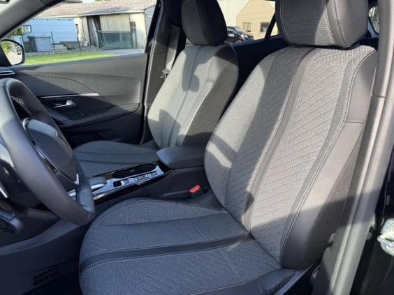 Peugeot 2008 Hybrid 145 e-DCS6 Allure Noir Perla Nera