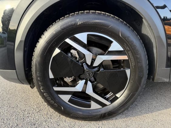 Peugeot 2008 Hybrid 145 e-DCS6 Allure Noir Perla Nera