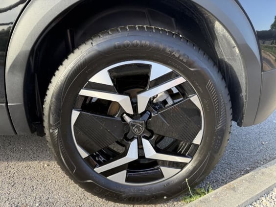 Peugeot 2008 Hybrid 145 e-DCS6 Allure Noir Perla Nera