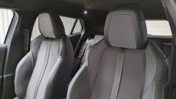 Peugeot 2008 Hybrid 145 e-DCS6 GT Gris Artense / Toit Noir