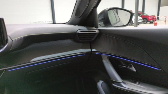 Peugeot 2008 Hybrid 145 e-DCS6 GT Gris Artense / Toit Noir