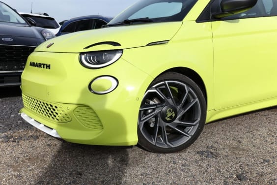 Abarth 500e 42 KWH TURISMO Vert
