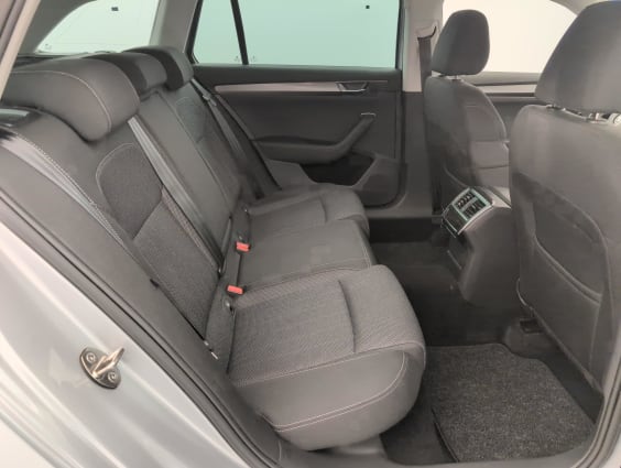 Skoda Superb Combi 2.0 TDI 150 SCR DSG7 BUSINESS Gris Argent